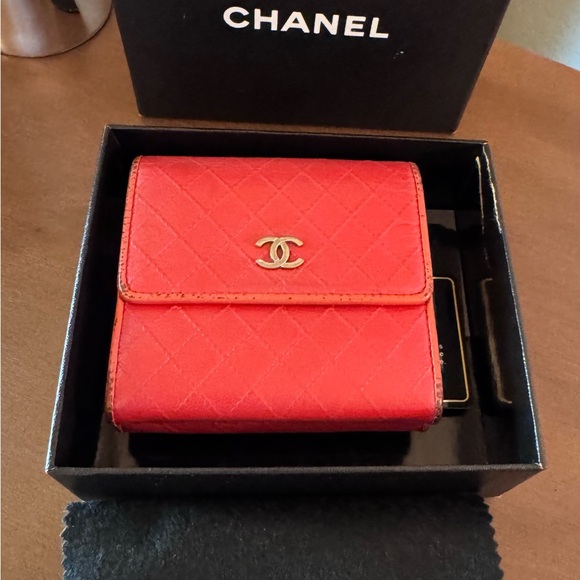 CHANEL Vibrant Coral Quilted Trifold Wallet - Picture 1 of 16